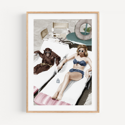 The French Print - Affiche Femme et Chimpanzé prenant un bain de soleil