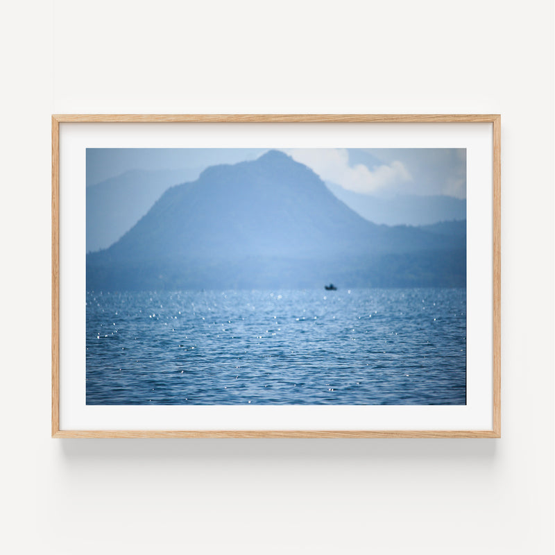 The French Print - Photographie Blurry Vision on Attitlan Lake, Guatemala
