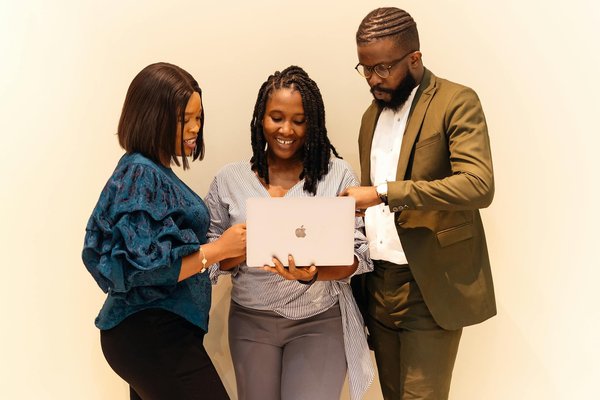 What are the essential elements of a compelling value proposition for UK businesses?